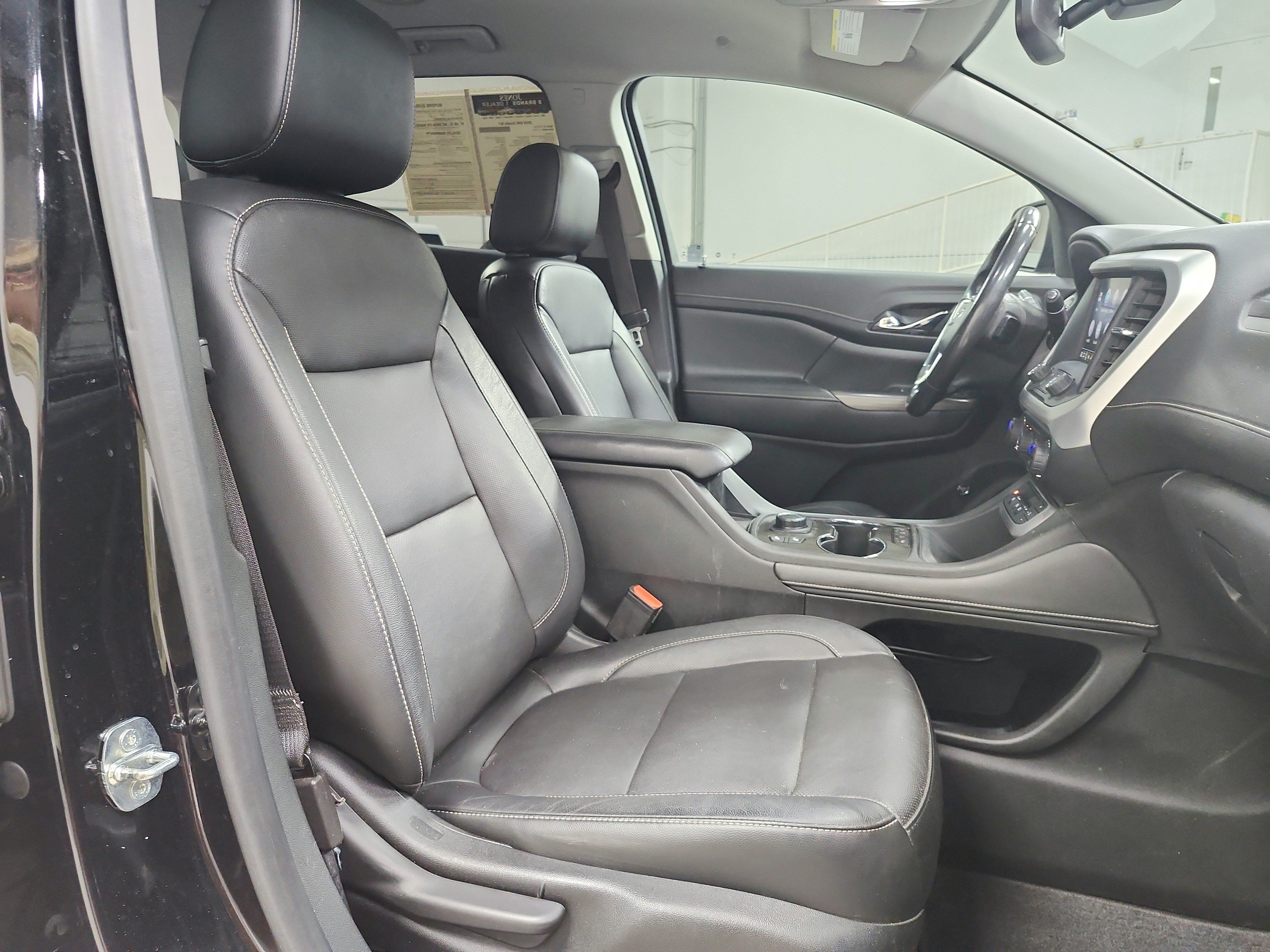 Used 2020 GMC Acadia SLT w/ LPO, Black Accent Package FWD image 40