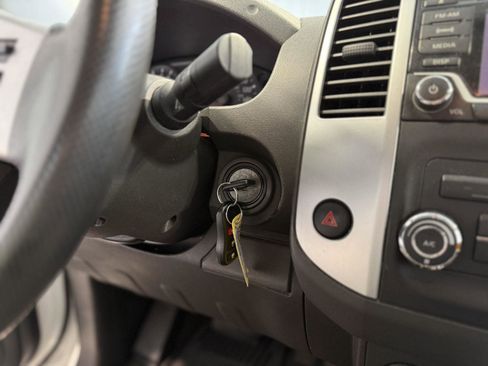 Used 2018 Nissan Frontier SV image 14