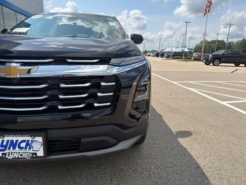 New 2027 Chevrolet Equinox LT FWD image 9