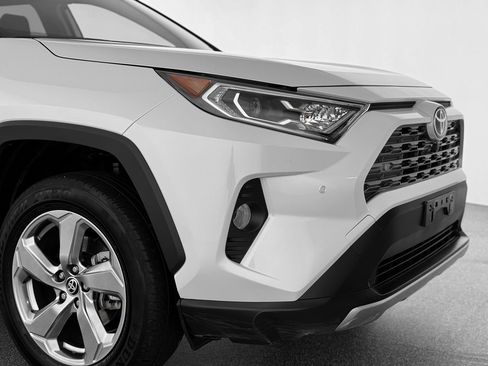 Used 2020 Toyota RAV4 Limited image 47