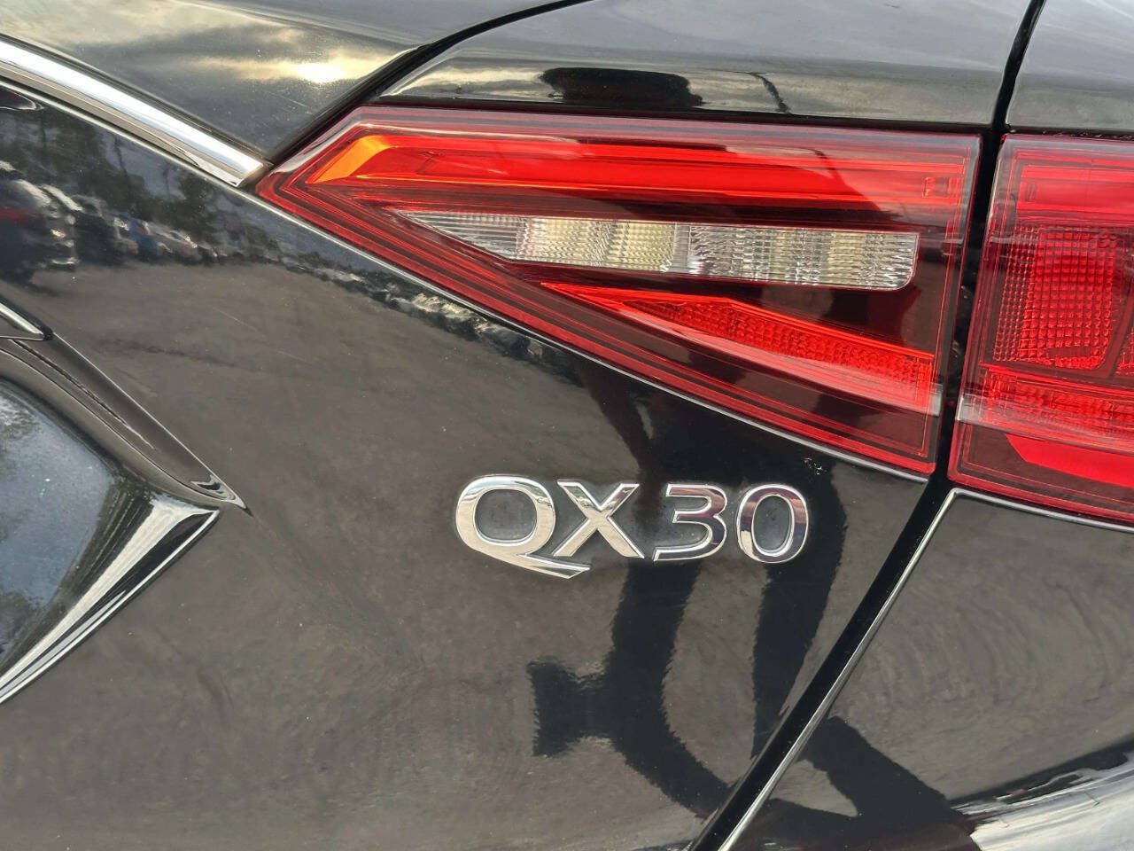 Used 2017 INFINITI QX30 Premium w/ Navigation Package AWD/4WD image 16