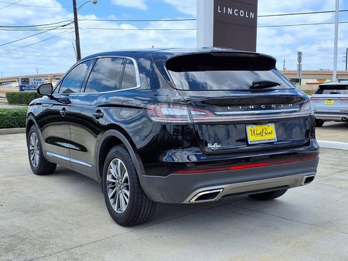 Used 2023 Lincoln Nautilus FWD w/ Premium Package image 4