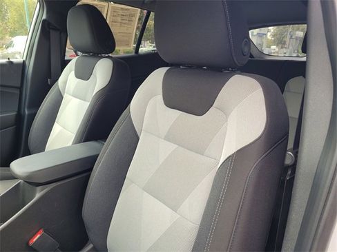 Certified 2025 Chevrolet Trax LS image 11