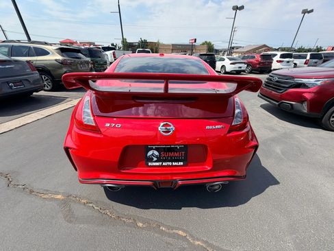 Used 2017 Nissan 370Z NISMO RWD image 4