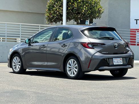 Used 2024 Toyota Corolla SE w/ SE Package FWD image 3