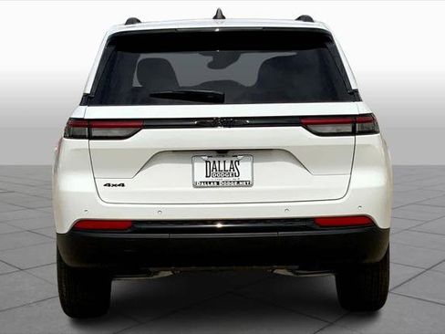 Used 2024 Jeep Grand Cherokee Altitude image 4