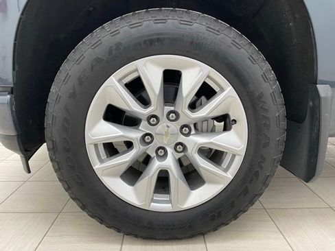 Used 2019 Chevrolet Silverado 1500 Custom w/ Custom Value Package AWD/4WD image 7