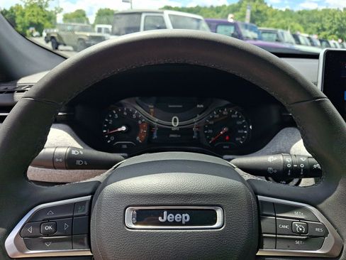 Used 2023 Jeep Compass Latitude AWD/4WD image 19