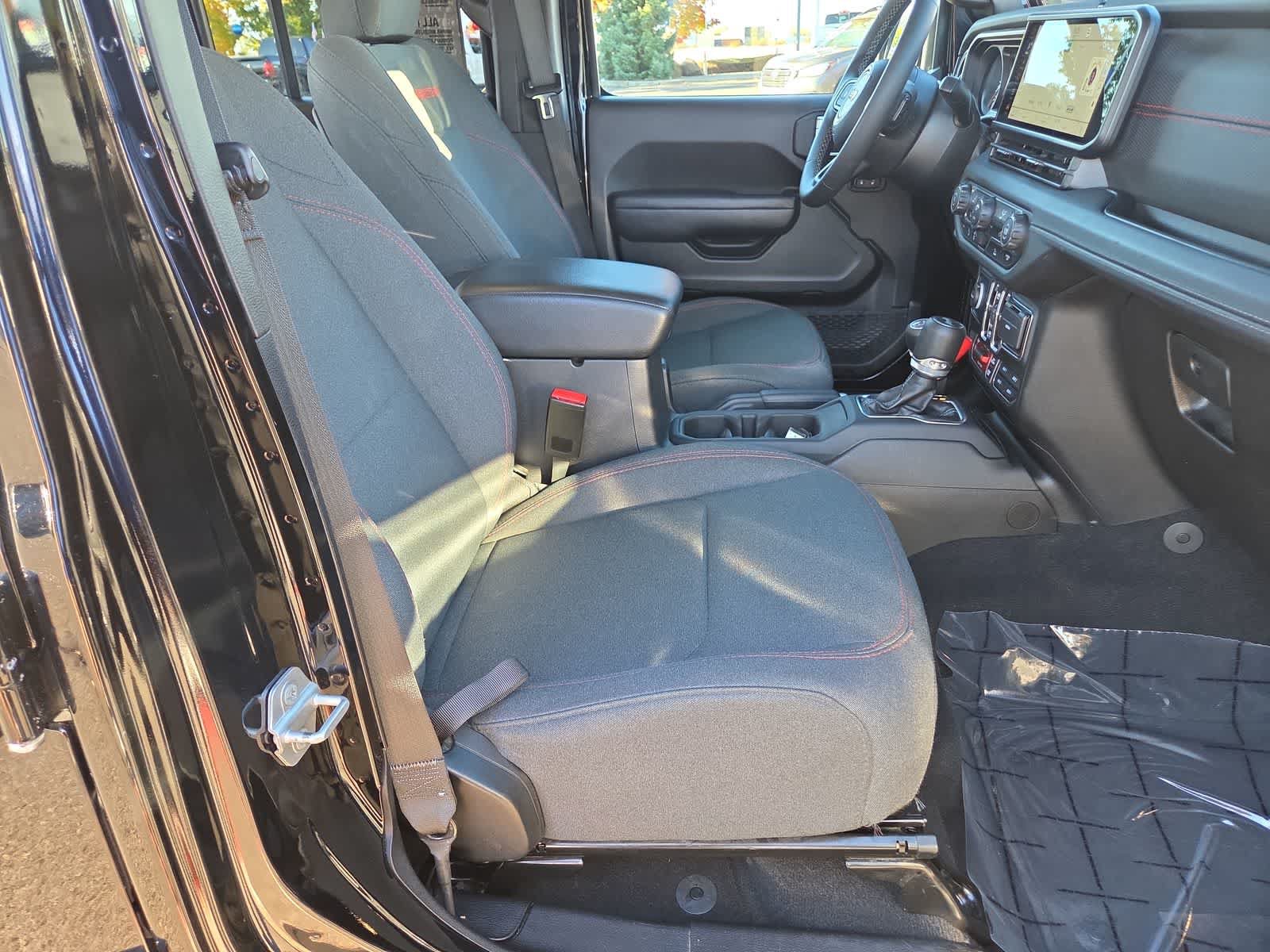 Used 2025 Jeep Wrangler Unlimited Rubicon AWD/4WD image 22