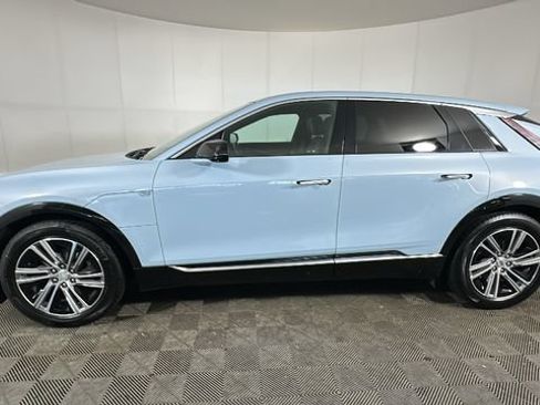 Used 2024 Cadillac Lyriq Luxury AWD/4WD image 5