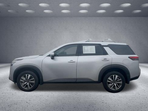 Used 2025 Nissan Pathfinder SL FWD image 4