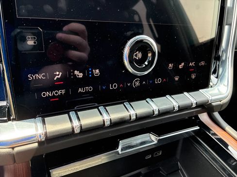 Used 2025 GMC Yukon XL Denali w/ Sun & Power Step Package AWD/4WD image 15