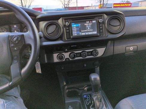 Used 2018 Toyota Tacoma SR w/ SR Convenience Package image 17