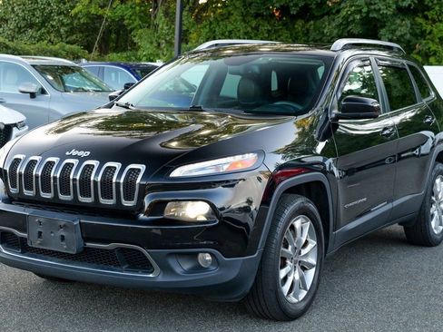 Used 2017 Jeep Cherokee Limited image 3