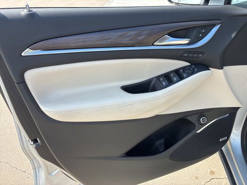 Used 2022 Buick Enclave Avenir image 22