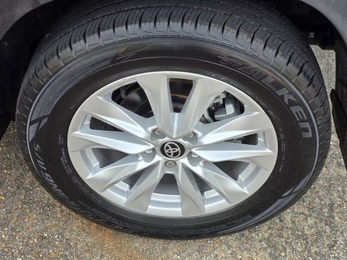 Used 2023 Toyota Corolla Cross LE FWD image 30