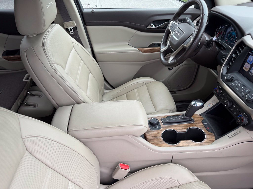 Used 2019 GMC Acadia Denali w/ Technology Package FWD image 15