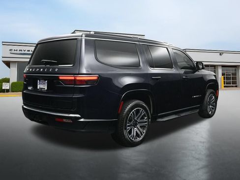 Used 2025 Jeep Wagoneer 4WD w/ Premium Group I image 5