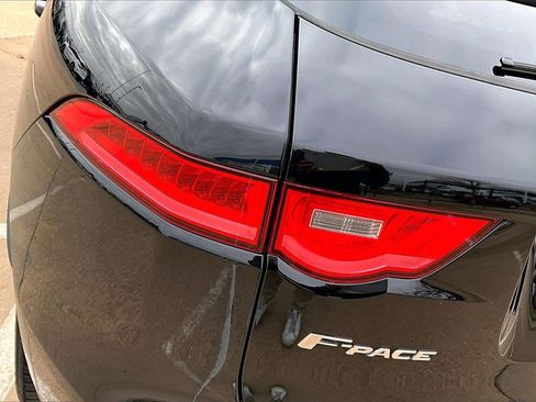 Used 2019 Jaguar F-PACE Portfolio image 31