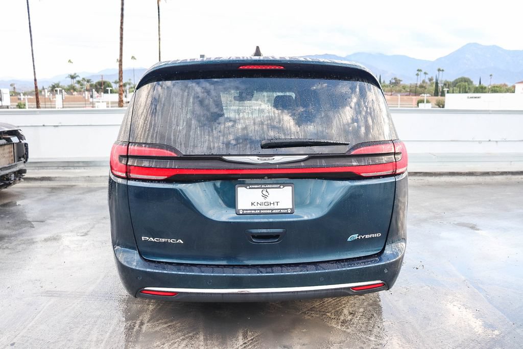 Used 2024 Chrysler Pacifica Limited FWD image 8