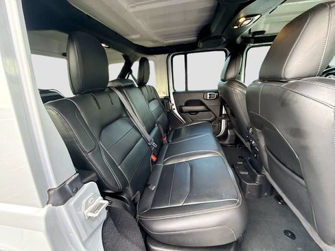 Used 2022 Jeep Wrangler Unlimited Sahara w/ Cold Weather Group AWD/4WD image 32