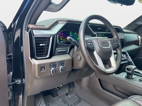 Used 2025 GMC Sierra 1500 Denali w/ Technology Package AWD/4WD image 19