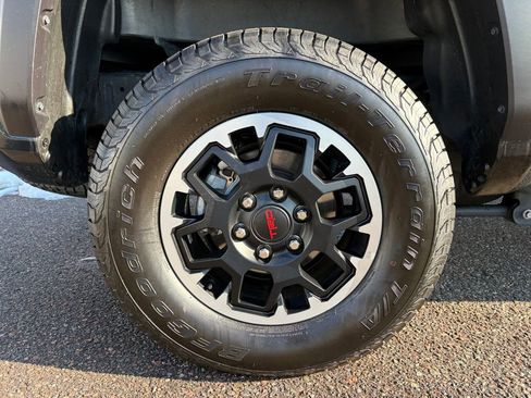 Certified 2025 Toyota Tacoma TRD Off-Road w/ TRD Off Road Premium Package image 10