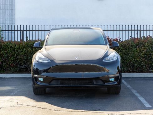 Used 2021 Tesla Model Y Long Range image 5