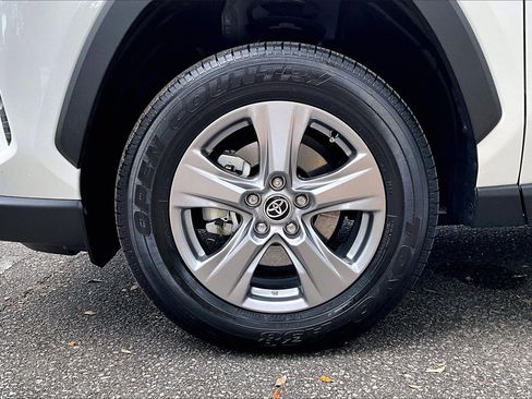 Used 2025 Toyota RAV4 XLE image 31