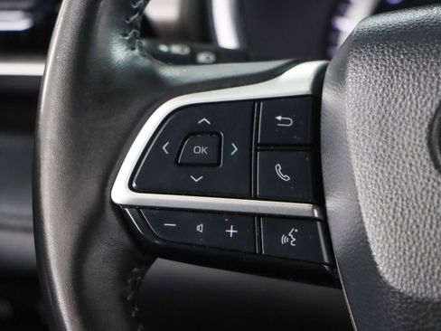 Used 2024 Toyota Highlander XLE image 14