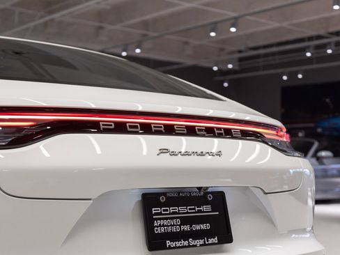 Certified 2023 Porsche Panamera 4 Platinum Edition image 32