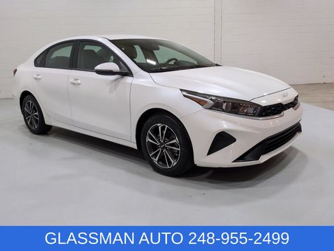 Certified 2023 Kia Forte LXS w/ LXS Technology Package FWD image 1