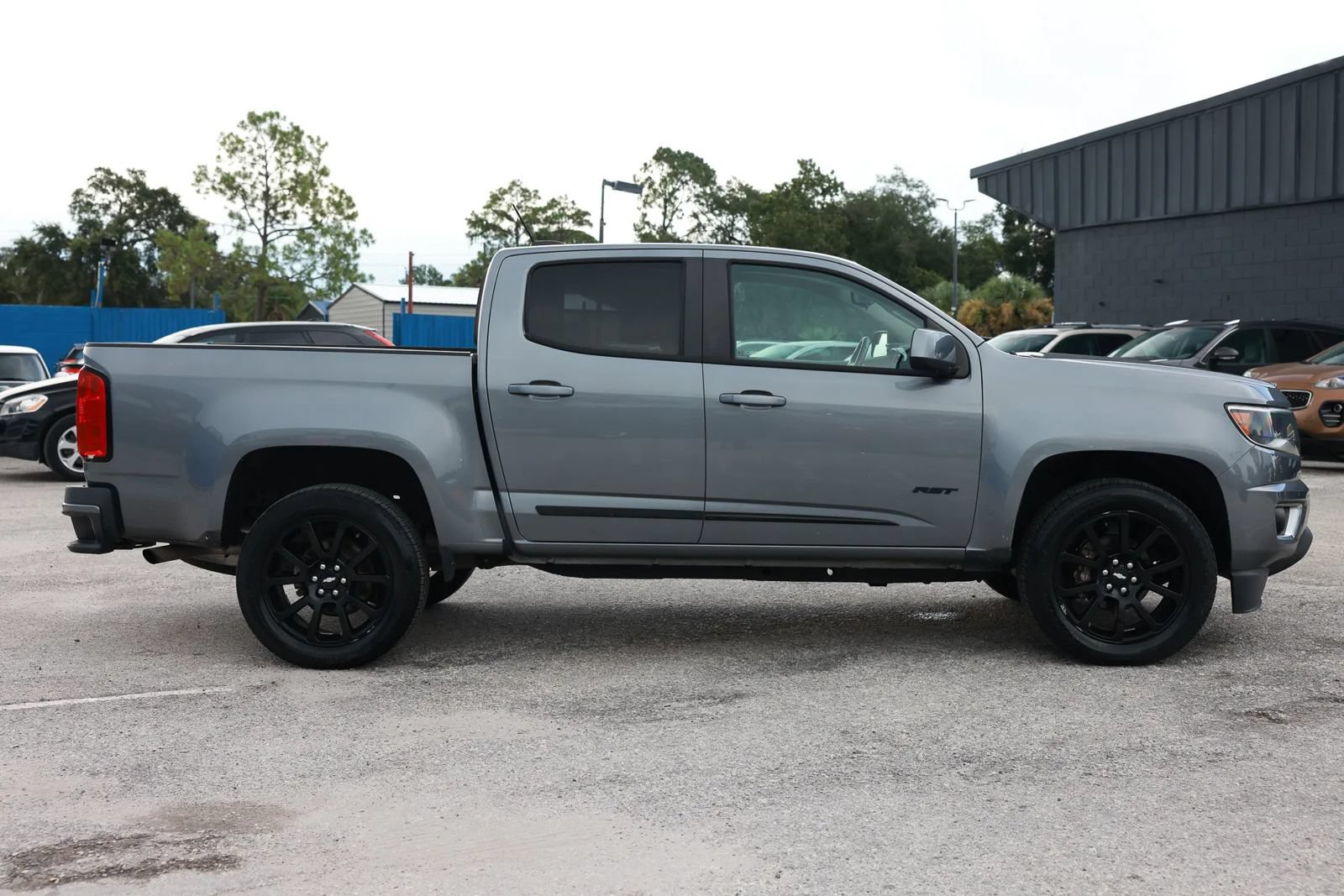 Used 2020 Chevrolet Colorado LT w/ Colorado RST Special Edition RWD image 8