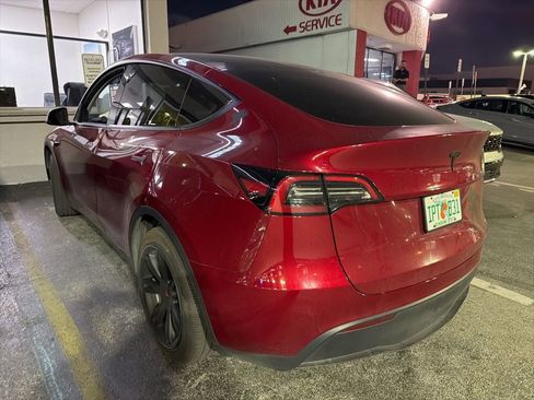 Used 2024 Tesla Model Y 2WD image 3