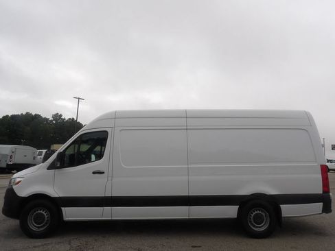 Used 2023 Mercedes-Benz Sprinter 2500 image 51