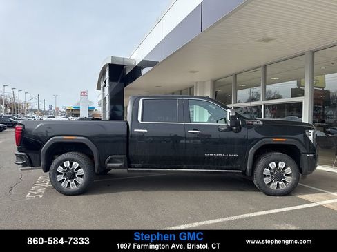 New 2026 GMC Sierra 2500 Denali w/ Denali Reserve Package image 8