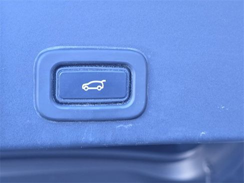 Used 2020 Land Rover Range Rover Evoque SE image 16