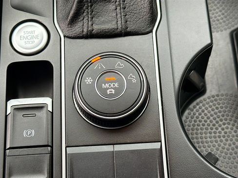 Used 2018 Volkswagen Atlas SE image 25