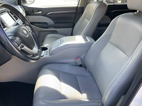 Used 2016 Toyota Highlander Limited image 17
