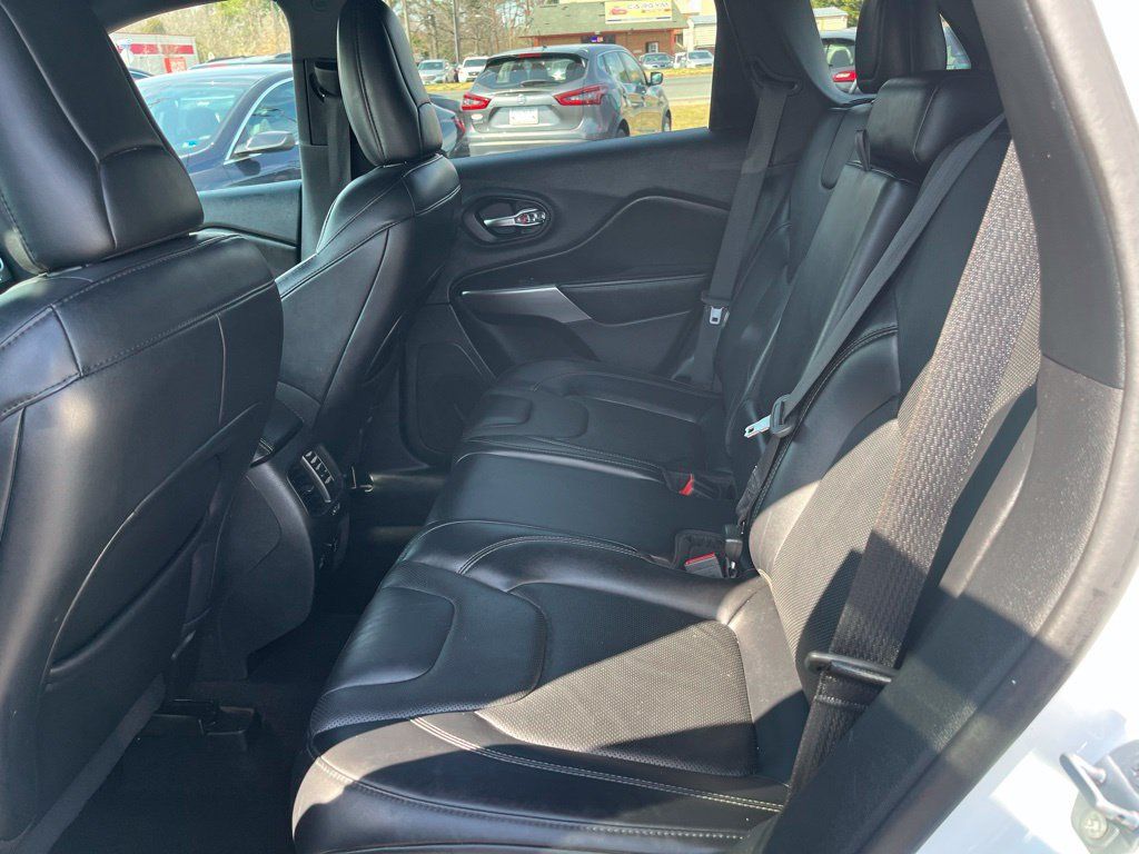 Used 2021 Jeep Cherokee High Altitude AWD/4WD image 17