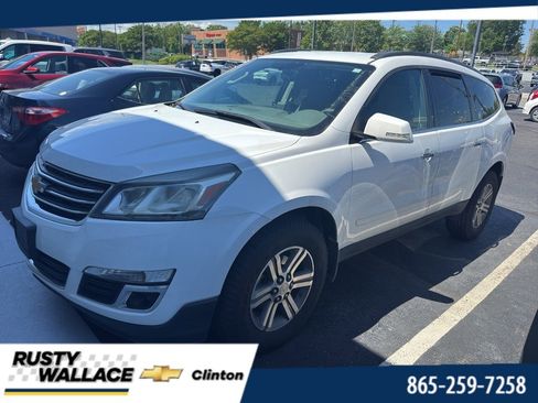 Used 2017 Chevrolet Traverse LT FWD image 1