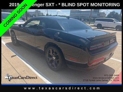 Used 2019 Dodge Challenger SXT w/ Plus Package RWD image 5