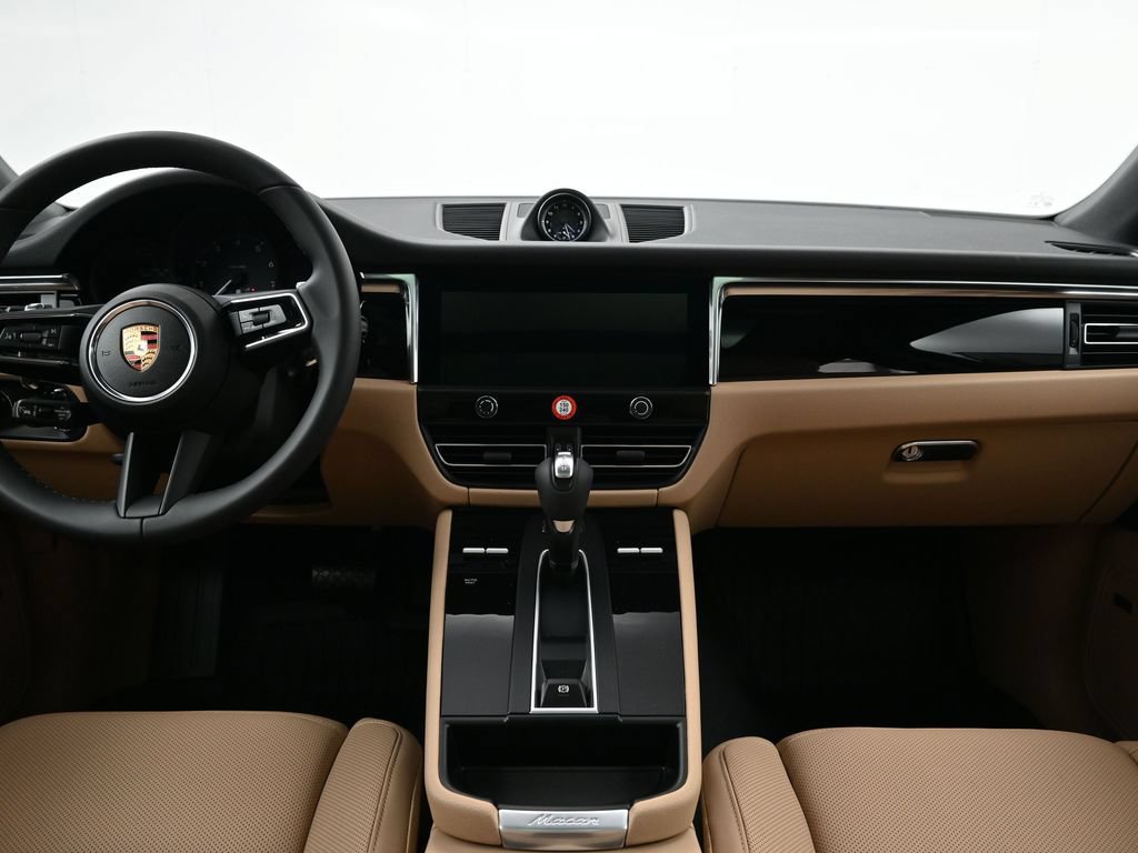 Certified 2026 Porsche Macan AWD/4WD image 9