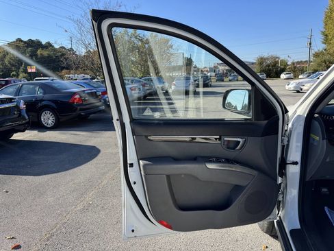 Used 2010 Hyundai Santa Fe GLS image 10