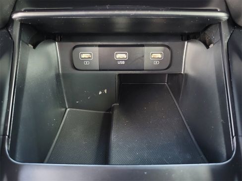 Used 2023 Kia Sorento LX image 13