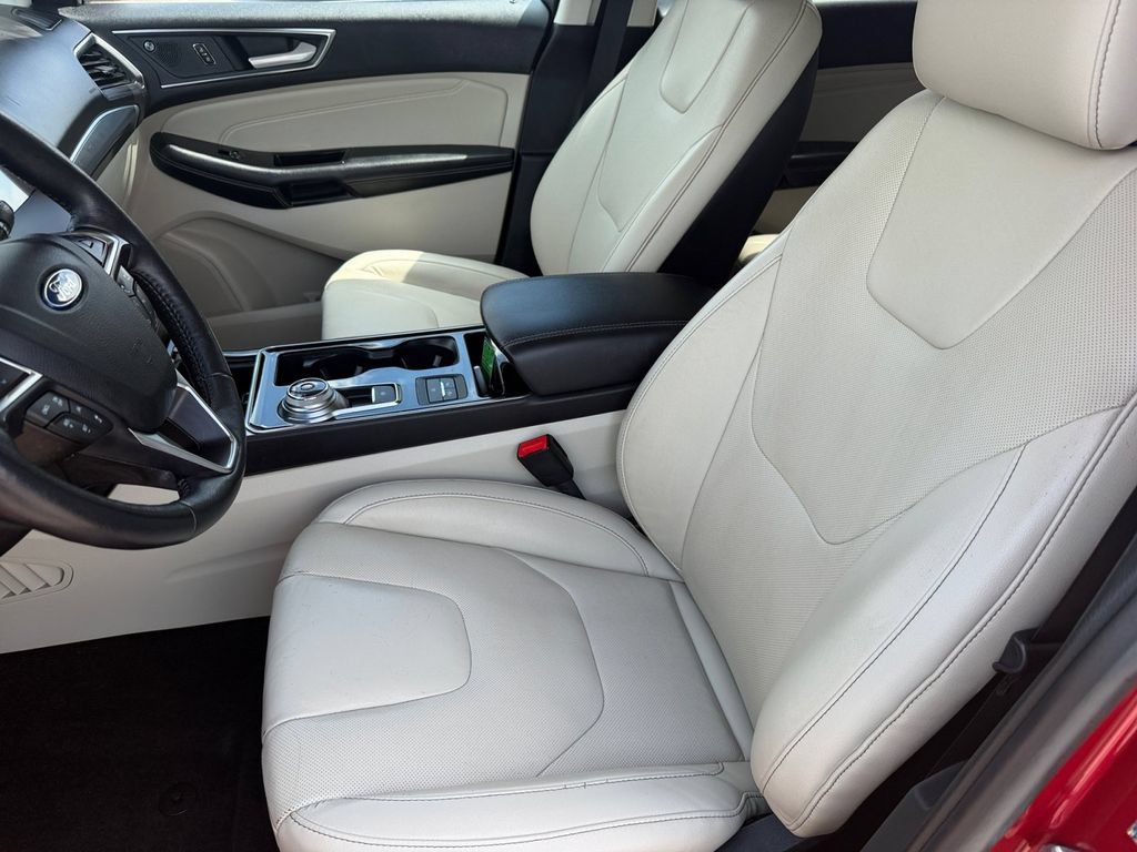 Used 2020 Ford Edge Titanium w/ Equipment Group 301A AWD/4WD image 10