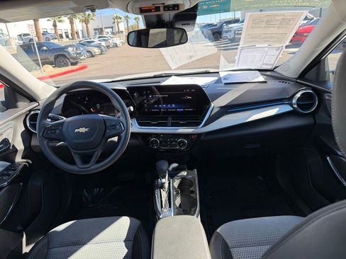 Certified 2025 Chevrolet Trax LT image 17