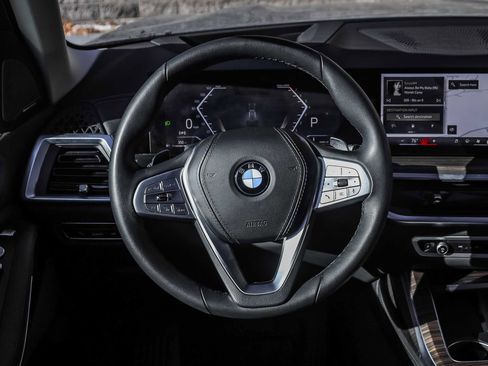 Used 2024 BMW X7 xDrive40i w/ Premium Package image 26