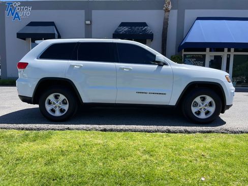 Used 2017 Jeep Grand Cherokee Laredo RWD image 4