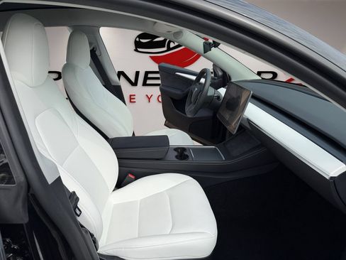 Used 2025 Tesla Model Y Long Range RWD image 15